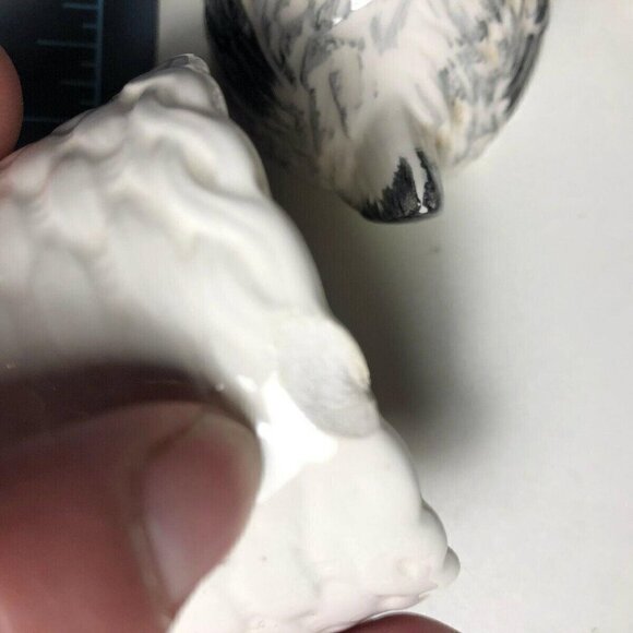 🛒 $6 - Chicken Salt & Pepper Shaker set on the Nest #0136 - Picture 4 of 6